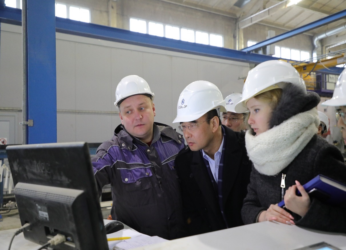 CEO Zhang Zhiming during his visit to the production line of prefabricated structures of OJSC 